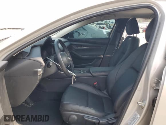 ✅ 2025 Mazda 3 S Select Sport • VIN: JM1BPABMXS1765529 • Lot: 71104295. Wystawiony na Copart z przebiegiem Nie podano. Bezpłatny archiwum sprzedaży aukcyjnych z USA i szczegółowy raport historii pojazdu na DreamBid. Zdjęcie 7.