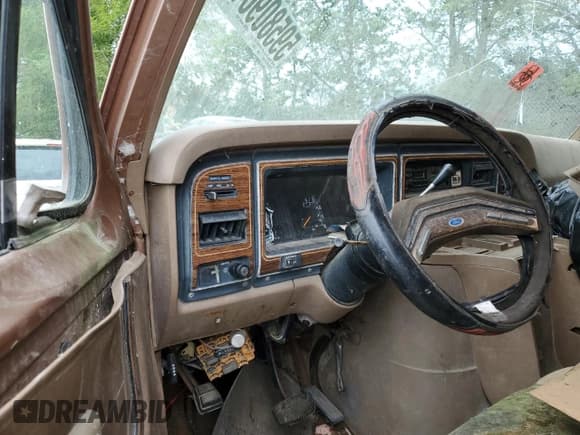 ✅ 1990 Ford Econoline Wagon XL • VIN: 1FBJS31H0LHB33372 • Lot: 82614224. Listed on Copart with Not provided. Free auction sales archive from the USA and detailed vehicle history report at DreamBid. Image 9.