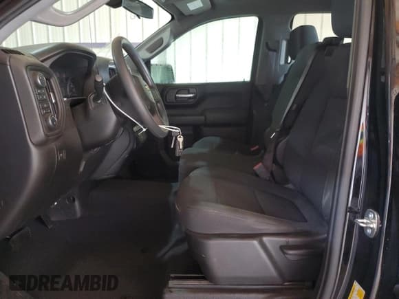 ✅ 2020 Chevrolet Silverado 1500 Custom • VIN: 1GCRYBEFXLZ291521 • Lot: 46496805. Wystawiony na Copart z przebiegiem 39 368 mil. Bezpłatny archiwum sprzedaży aukcyjnych z USA i szczegółowy raport historii pojazdu na DreamBid. Zdjęcie 7.