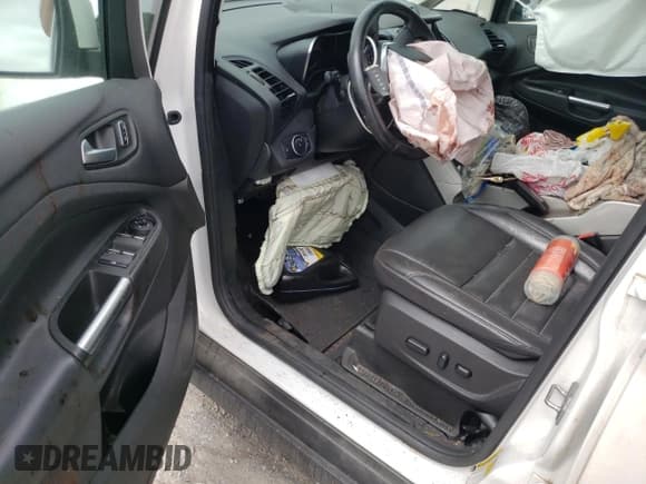 ✅ 2016 Ford C-Max SEL • VIN: 1FADP5CU5GL111957 • Lot: 56651525. Wystawiony na Copart z przebiegiem Nie podano. Bezpłatny archiwum sprzedaży aukcyjnych z USA i szczegółowy raport historii pojazdu na DreamBid. Zdjęcie 8.