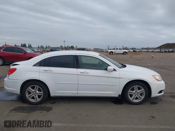 ✅ 2011 Chrysler 200 LX • VIN: 1C3BC4FB9BN553725 • Lot: 43651405. Listed on IAAI with 144,603 mi. Free auction sales archive from the USA and detailed vehicle history report at DreamBid. Image 13.