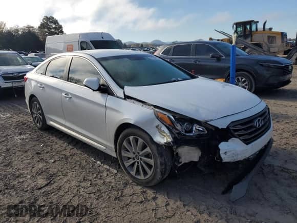 2016 Hyundai Sonata Sport z VIN 5NPE34AF1GH313952, wystawiony jako Copart lot #91200475 z przebiegiem 136 010 mil mil oraz Czysty tytuł • Clean title. Historia ofert i sprzedaży dostępna na DreamBid. Obrazek 4.