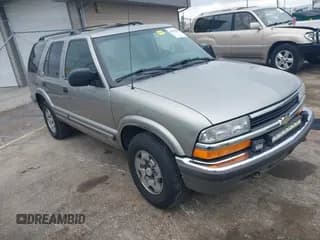 ✅ 1999 Chevrolet Blazer LT • VIN: 1GNDT13W3X2250496 • Lot: 42001807. Wystawiony na IAAI z przebiegiem 210 193 mil. Bezpłatny archiwum sprzedaży aukcyjnych z USA i szczegółowy raport historii pojazdu na DreamBid. Zdjęcie 1.