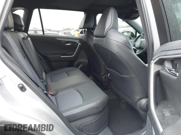 ✅ 2024 Toyota RAV4 Hybrid XSE • VIN: 2T3E6RFV6RW063723 • Lot: 43498363. Wystawiony na IAAI z przebiegiem 10 317 mil. Bezpłatny archiwum sprzedaży aukcyjnych z USA i szczegółowy raport historii pojazdu na DreamBid. Zdjęcie 8.