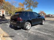 ✅ 2006 Porsche Cayenne Turbo • VIN: WP1AC29P06LA92062 • Lot: 91858165. Wystawiony na Copart z przebiegiem 125 624 mil. Bezpłatny archiwum sprzedaży aukcyjnych z USA i szczegółowy raport historii pojazdu na DreamBid. Zdjęcie 4.
