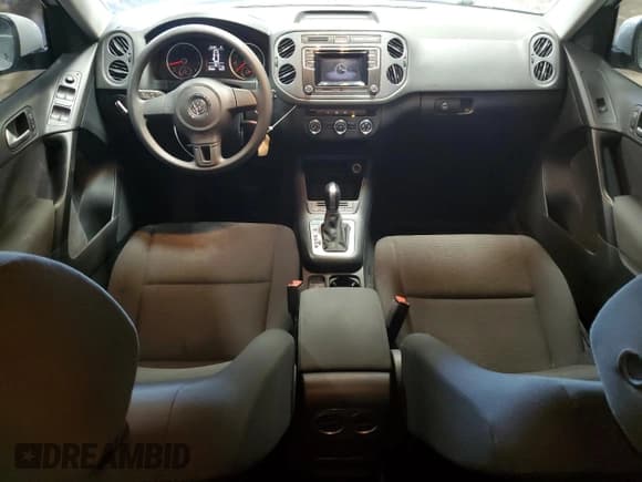 ✅ 2017 Volkswagen Tiguan S • VIN: WVGBV7AX1HK042154 • Lot: 92392125. Listed on Copart with 69,883 mi. Free auction sales archive from the USA and detailed vehicle history report at DreamBid. Image 8.