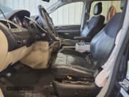 ✅ 2013 Chrysler Town & Country Limited • VIN: 2C4RC1GGXDR598391 • Lot: 86305355. Wystawiony na Copart z przebiegiem 197 536 mil. Bezpłatny archiwum sprzedaży aukcyjnych z USA i szczegółowy raport historii pojazdu na DreamBid. Zdjęcie 7.