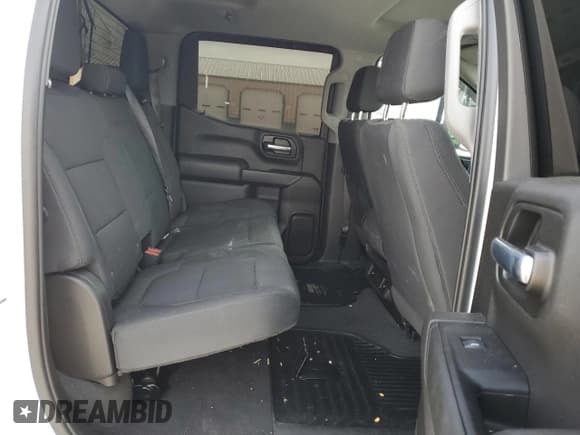 ✅ 2022 Chevrolet Silverado 1500 Custom • VIN: 3GCPYBEK5NG161010 • Lot: 48118315. Wystawiony na Copart z przebiegiem 37 968 mil. Bezpłatny archiwum sprzedaży aukcyjnych z USA i szczegółowy raport historii pojazdu na DreamBid. Zdjęcie 10.