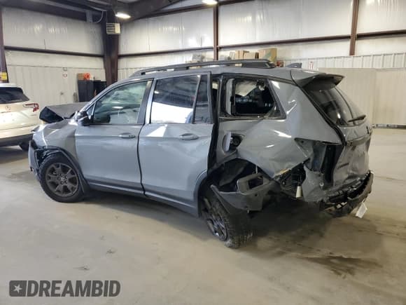 ✅ 2024 Honda Passport TrailSport • VIN: 5FNYF8H67RB005266 • Lot: 83092794. Listed on Copart with 5,504 mi. Free auction sales archive from the USA and detailed vehicle history report at DreamBid. Image 2.