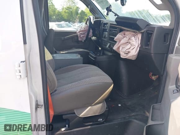 ✅ 2019 Chevrolet Express Cargo • VIN: 1GCWGBFP1K1355374 • Лот: 42350765. Опубликован ранее на IAAI с пробегом 316 510 миль. Бесплатный доступ к архиву аукционных продаж из США и подробный отчёт об истории автомобиля на DreamBid. Изображение 5.