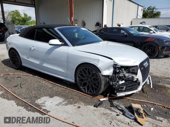 ✅ 2014 Audi RS 5 • VIN: WUAC6AFH1EN900157 • Lot: 60155085. Listed on Copart with 77,220 mi. Free auction sales archive from the USA and detailed vehicle history report at DreamBid. Image 4.