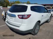 ✅ 2017 Chevrolet Traverse LT • VIN: 1GNKVHKD2HJ215482 • Lot: 43428142. Wystawiony na IAAI z przebiegiem 197 327 mil. Bezpłatny archiwum sprzedaży aukcyjnych z USA i szczegółowy raport historii pojazdu na DreamBid. Zdjęcie 4.