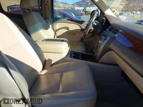 ✅ 2013 GMC Yukon XL SLT • VIN: 1GKS1KE04DR164576 • Lot: 41042003. Wystawiony na IAAI z przebiegiem 154 715 mil. Bezpłatny archiwum sprzedaży aukcyjnych z USA i szczegółowy raport historii pojazdu na DreamBid. Zdjęcie 5.