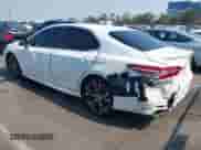 2020 Toyota Camry Hybrid SE z VIN 4T1G31AK0LU541702, wystawiony jako IAAI lot #42918554 z przebiegiem 118 679 mil mil oraz . Historia ofert i sprzedaży dostępna na DreamBid. Obrazek 3.