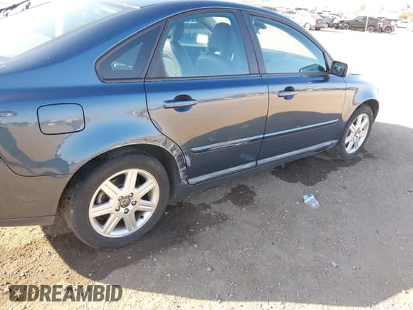 ✅ 2006 Volvo S40 2.4L • VIN: YV1MS382562175502 • Lot: 43861540. Listed on IAAI with 94,695 mi. Free auction sales archive from the USA and detailed vehicle history report at DreamBid. Image 6.