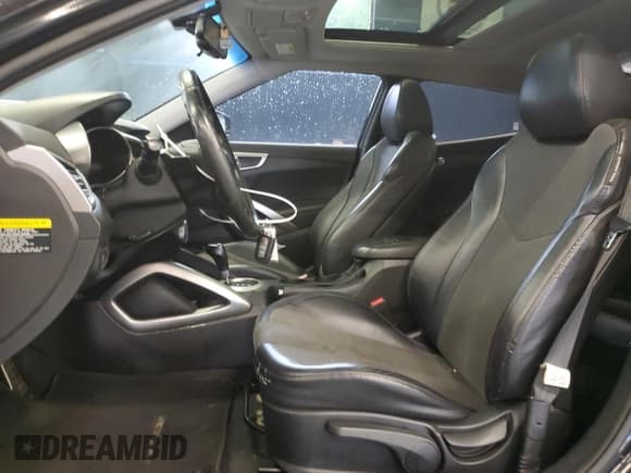 ✅ 2012 Hyundai Veloster w/Red Int • VIN: KMHTC6AD9CU057444 • Lot: 72360524. Wystawiony na Copart z przebiegiem 120 365 mil. Bezpłatny archiwum sprzedaży aukcyjnych z USA i szczegółowy raport historii pojazdu na DreamBid. Zdjęcie 7.