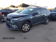 ✅ 2021 Toyota RAV4 LE • VIN: 2T3F1RFV2MC205336 • Лот: 43637964. Опубликован ранее на IAAI с пробегом 56 341 миль. Бесплатный доступ к архиву аукционных продаж из США и подробный отчёт об истории автомобиля на DreamBid. Изображение 2.