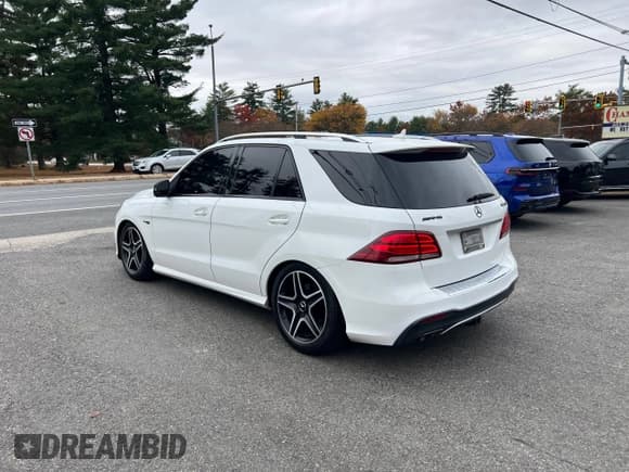 ✅ 2018 Mercedes-Benz GLE 43 AMG • VIN: 4JGDA6EB3JB016027 • Lot: 90943085. Wystawiony na Copart z przebiegiem 148 269 mil. Bezpłatny archiwum sprzedaży aukcyjnych z USA i szczegółowy raport historii pojazdu na DreamBid. Zdjęcie 3.