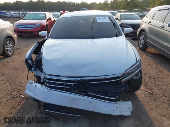 ✅ 2017 Volkswagen Passat SEL Premium • VIN: 1VWCT7A33HC075952 • Lot: 43130465. Listed on IAAI with 92,299 mi. Free auction sales archive from the USA and detailed vehicle history report at DreamBid. Image 13.