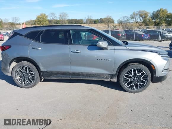 ✅ 2024 Chevrolet Blazer RS • VIN: 3GNKBKRS3RS125381 • Lot: 43405885. Listed on IAAI with 77,781 mi. Free auction sales archive from the USA and detailed vehicle history report at DreamBid. Image 13.