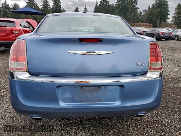 ✅ 2011 Chrysler 300 • VIN: 2C3CA4CG2BH554704 • Лот: 94666955. Опубликован ранее на Copart с пробегом 133 703 миль. Бесплатный доступ к архиву аукционных продаж из США и подробный отчёт об истории автомобиля на DreamBid. Изображение 6.
