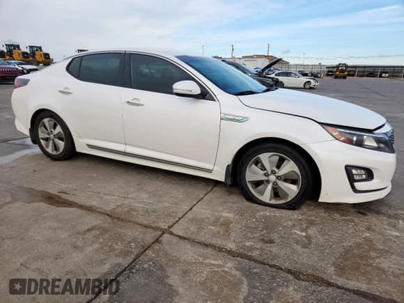 ✅ 2015 Kia Optima EX • VIN: KNAGN4AD3F5090553 • Lot: 59045425. Listed on Copart with 105,686 mi. Free auction sales archive from the USA and detailed vehicle history report at DreamBid. Image 4.