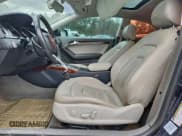 ✅ 2012 Audi A5 Premium Plus • VIN: WAULFAFR0CA002124 • Lot: 94594435. Wystawiony na Copart z przebiegiem 179 790 mil. Bezpłatny archiwum sprzedaży aukcyjnych z USA i szczegółowy raport historii pojazdu na DreamBid. Zdjęcie 7.