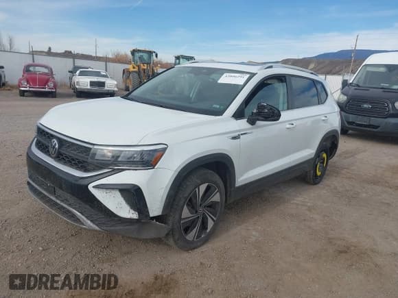 ✅ 2024 Volkswagen Taos SE • VIN: 3VVVX7B2XRM131120 • Lot: 43806291. Listed on IAAI with 30,232 mi. Free auction sales archive from the USA and detailed vehicle history report at DreamBid. Image 17.