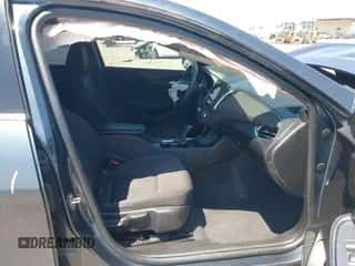 2019 Chevrolet Malibu LT z VIN 1G1ZD5ST7KF179775, wystawiony jako IAAI lot #43187625 z przebiegiem 126 840 mil mil oraz . Historia ofert i sprzedaży dostępna na DreamBid. Obrazek 5.