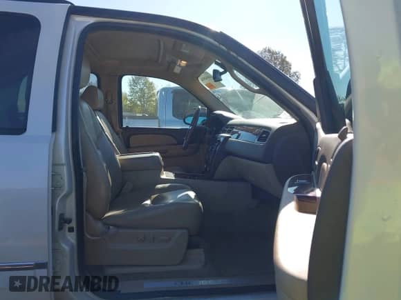 2009 Chevrolet Tahoe LTZ с VIN 1GNFK33079R281246, выставлен на аукционе IAAI как лот 43494934 с пробегом 260 230 миль миль и . История ставок и продаж доступна на DreamBid. Изображение 5.