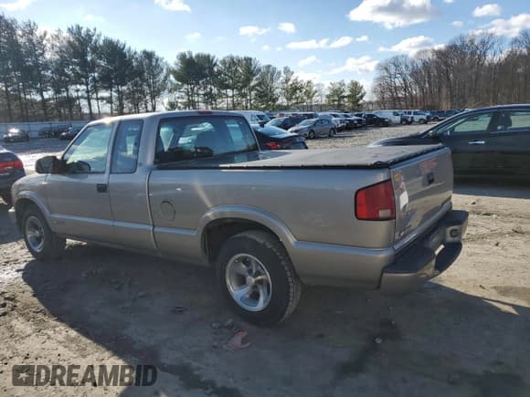 ✅ 2001 Chevrolet S-10 LS • VIN: 1GCCS19571K141956 • Лот: 87008824. Опубликован ранее на Copart с пробегом 110 035 миль. Бесплатный доступ к архиву аукционных продаж из США и подробный отчёт об истории автомобиля на DreamBid. Изображение 2.