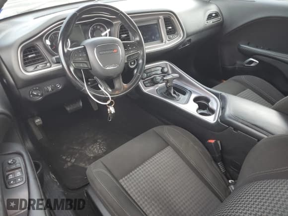 ✅ 2021 Dodge Challenger SXT • VIN: 2C3CDZAG4MH627310 • Lot: 57577624. Wystawiony na Copart z przebiegiem 57 981 mil. Bezpłatny archiwum sprzedaży aukcyjnych z USA i szczegółowy raport historii pojazdu na DreamBid. Zdjęcie 8.