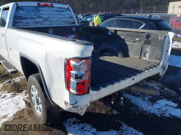 ✅ 2015 GMC Sierra 2500HD • VIN: 1GT11YE84FF636313 • Lot: 41430540. Listed on IAAI with 181,720 mi. Free auction sales archive from the USA and detailed vehicle history report at DreamBid. Image 6.