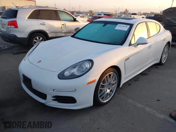 ✅ 2014 Porsche Panamera • VIN: WP0AA2A74EL014241 • Lot: 41430656. Listed on IAAI with 56,438 mi. Free auction sales archive from the USA and detailed vehicle history report at DreamBid. Image 17.