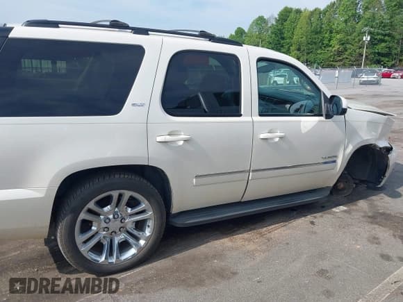 ✅ 2010 GMC Yukon SLT • VIN: 1GKUCCE08AR234116 • Lot: 42481252. Listed on IAAI with 249,226 mi. Free auction sales archive from the USA and detailed vehicle history report at DreamBid. Image 13.