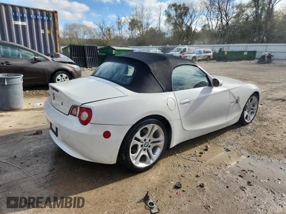 ✅ 2005 BMW Z4 3.0i • VIN: 4USBT53585LU11652 • Lot: 90282715. Listed on Copart with 149,175 mi. Free auction sales archive from the USA and detailed vehicle history report at DreamBid. Image 3.