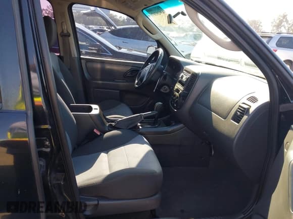 ✅ 2006 Ford Escape XLS • VIN: 1FMYU02Z76KB33799 • Lot: 43920217. Listed on IAAI with 171,864 mi. Free auction sales archive from the USA and detailed vehicle history report at DreamBid. Image 5.