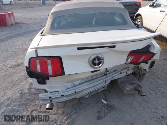 ✅ 2012 Ford Mustang Premium • VIN: 1ZVBP8EM5C5201556 • Lot: 43367013. Listed on IAAI with 79,539 mi. Free auction sales archive from the USA and detailed vehicle history report at DreamBid. Image 6.