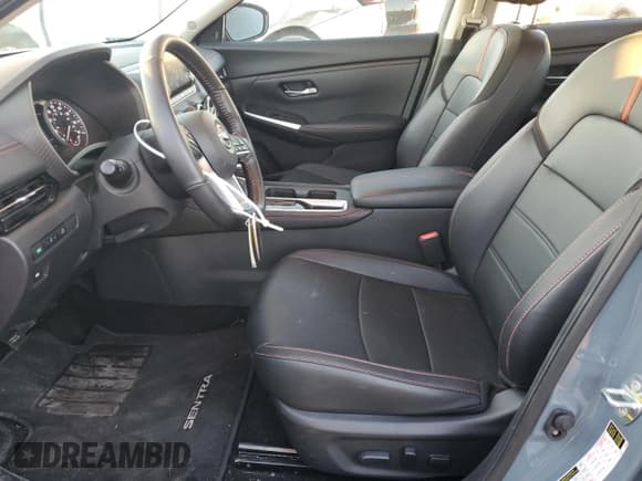 ✅ 2024 Nissan Sentra SR • VIN: 3N1AB8DV7RY356907 • Lot: 92573405. Wystawiony na Copart z przebiegiem 5 259 mil. Bezpłatny archiwum sprzedaży aukcyjnych z USA i szczegółowy raport historii pojazdu na DreamBid. Zdjęcie 7.