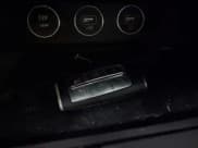 ✅ 2023 Genesis G70 2.0T • VIN: KMTG34TA2PU131355 • Lot: 43548986. Wystawiony na IAAI z przebiegiem 41 418 mil. Bezpłatny archiwum sprzedaży aukcyjnych z USA i szczegółowy raport historii pojazdu na DreamBid. Zdjęcie 17.