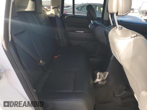 ✅ 2017 Jeep Compass High Altitude • VIN: 1C4NJDEB3HD188683 • Lot: 82656925. Wystawiony na Copart z przebiegiem 80 957 mil. Bezpłatny archiwum sprzedaży aukcyjnych z USA i szczegółowy raport historii pojazdu na DreamBid. Zdjęcie 11.