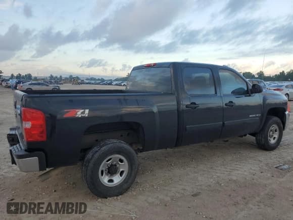 ✅ 2008 Chevrolet Silverado 2500HD Work Truck • VIN: 1GCHK23K58F221303 • Lot: 69188134. Wystawiony na Copart z przebiegiem 323 349 mil. Bezpłatny archiwum sprzedaży aukcyjnych z USA i szczegółowy raport historii pojazdu na DreamBid. Zdjęcie 3.