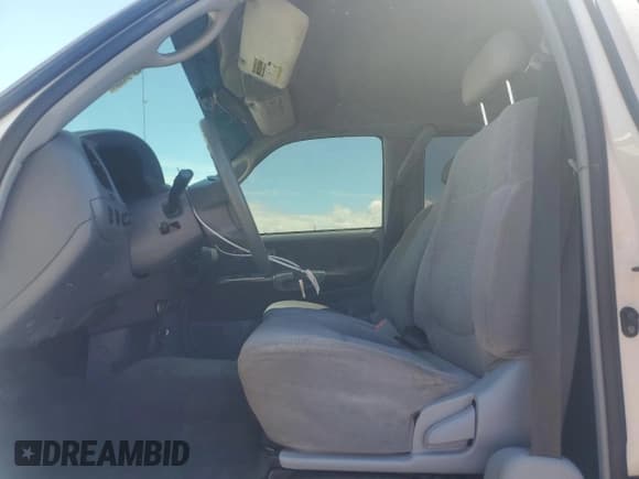 ✅ 2001 Toyota Tundra Limited • VIN: 5TBRT38111S133127 • Lot: 85150335. Listed on Copart with Not provided. Free auction sales archive from the USA and detailed vehicle history report at DreamBid. Image 7.