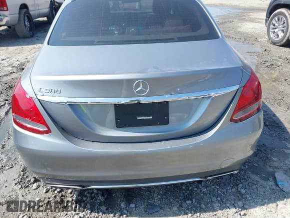 ✅ 2016 Mercedes-Benz C 300 • VIN: WDDWF4JB0GR161167 • Lot: 42571563. Wystawiony na IAAI z przebiegiem 229 252 mil. Bezpłatny archiwum sprzedaży aukcyjnych z USA i szczegółowy raport historii pojazdu na DreamBid. Zdjęcie 16.