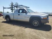 ✅ 2002 Dodge Dakota • VIN: 1B7GL12X32S557546 • Lot: 66879734. Wystawiony na Copart z przebiegiem 218 981 mil. Bezpłatny archiwum sprzedaży aukcyjnych z USA i szczegółowy raport historii pojazdu na DreamBid. Zdjęcie 4.