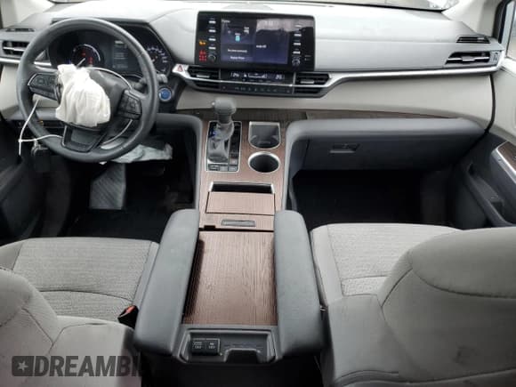 ✅ 2022 Toyota Sienna LE • VIN: 5TDGRKEC7NS120661 • Lot: 83801075. Listed on Copart with 28,261 mi. Free auction sales archive from the USA and detailed vehicle history report at DreamBid. Image 8.