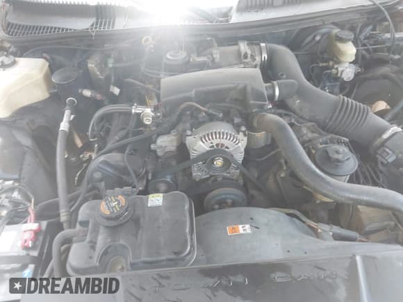 ✅ 2001 Lincoln Town Car Cartier • VIN: 1LNHM83W71Y629856 • Лот: 42821533. Опубликован ранее на IAAI с пробегом 163 204 миль. Бесплатный доступ к архиву аукционных продаж из США и подробный отчёт об истории автомобиля на DreamBid. Изображение 10.