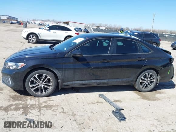 ✅ 2022 Volkswagen Jetta Sport • VIN: 3VWBM7BU5NM025886 • Lot: 41711819. Listed on IAAI with 54,945 mi. Free auction sales archive from the USA and detailed vehicle history report at DreamBid. Image 14.