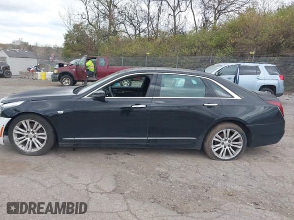 ✅ 2017 Cadillac CT6 AWD • VIN: 1G6KB5RS8HU193588 • Lot: 43731154. Wystawiony na IAAI z przebiegiem Nie podano. Bezpłatny archiwum sprzedaży aukcyjnych z USA i szczegółowy raport historii pojazdu na DreamBid. Zdjęcie 15.