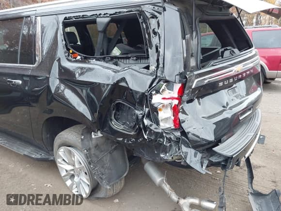 ✅ 2022 Chevrolet Suburban Premier • VIN: 1GNSKFKD2NR285297 • Lot: 43549064. Listed on IAAI with 40,644 mi. Free auction sales archive from the USA and detailed vehicle history report at DreamBid. Image 6.